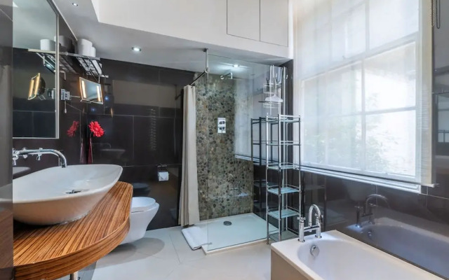 The Red Room Apartment - Fitzrovia - by Frankie Says