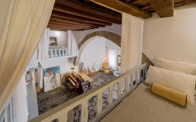 Artistic Home- 250yr old traditional village house