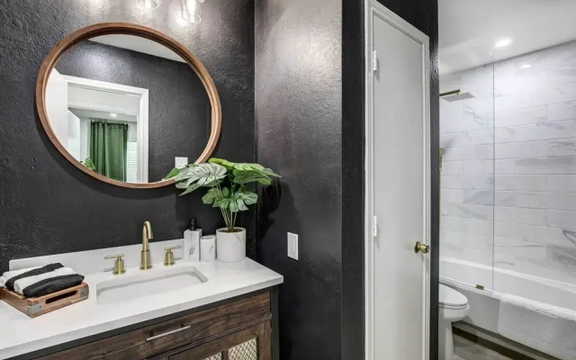 Stylish Allen Home Near Watters Creek Village