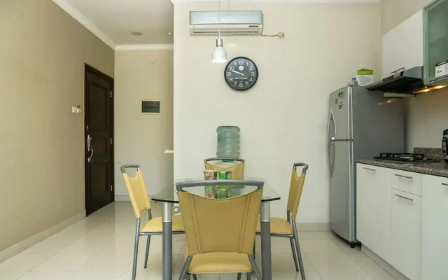 Comfy 1Br At Bellezza Apartment