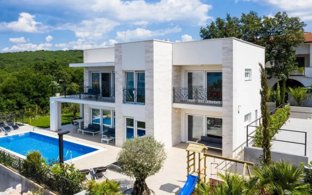 Beautiful Home in Klimno With Sauna, Wifi and 4 Bedrooms