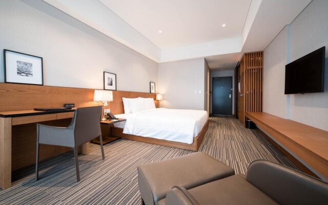 Golden Tulip Incheon Airport Hotel & Suites