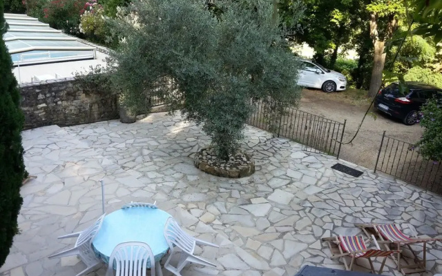 Snug Farmhouse in Provence-alpes-riviera With Swimming Pool