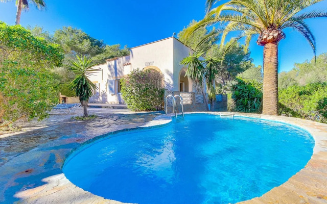 Villa With Pool and air Conditioning