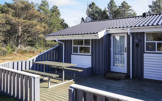 10 Person Holiday Home in Albaek