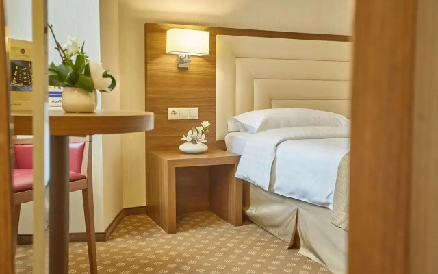 Central Plaza Hotel