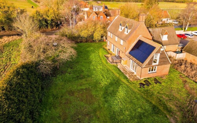 Unique 5BD Farm House Perfect for Relaxing