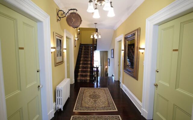 The Rendell Shea Manor