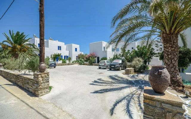 Agia Anna Studios & Apartments