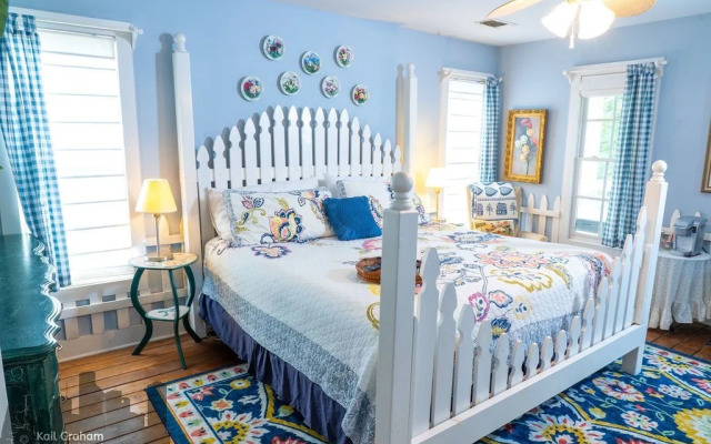 Equinox Inn at Canyon Lake