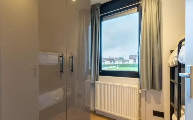 Holiday Home in South Holland With Shared Pool
