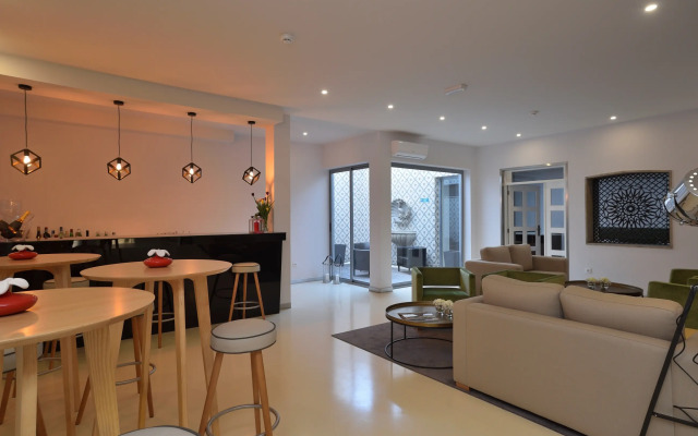 Porto Domus Hotel