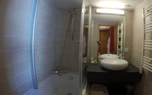 LIsatis Chalet Hotel