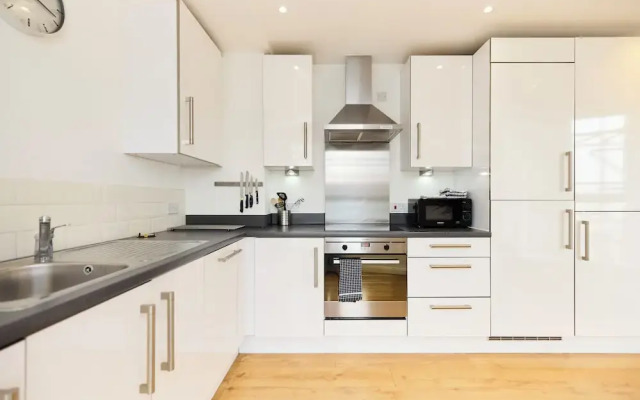 The Queensland Sanctuary - Trendy 2bdr Flat With Terrace