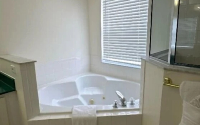 South Facing W/ Private Pool & Spa