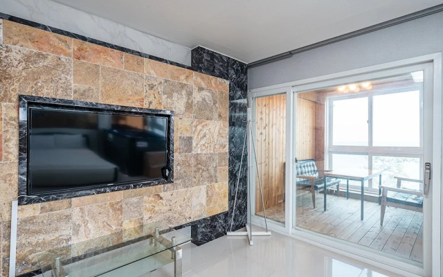 Pohang Pinewave Sea & Spa Pension