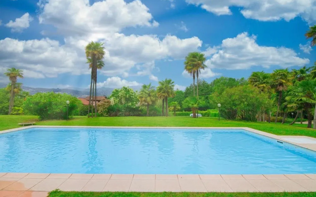 Amazing Gaia Le Palme Pool Lake View