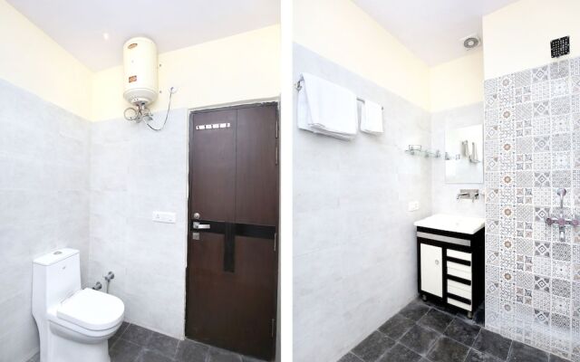 OYO 16827 Hotel Grand M Lajjo