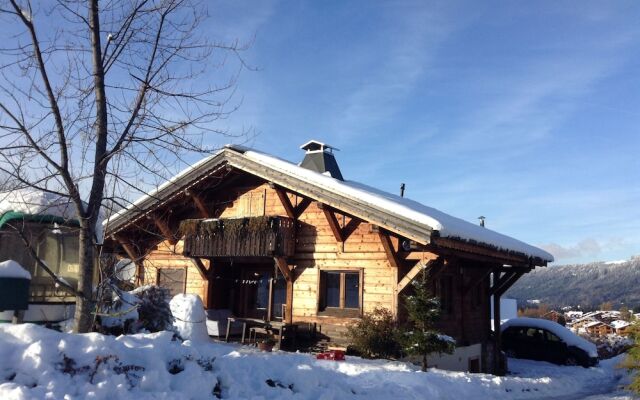 Brilliantly located spacious 4-Bedroom Chalet