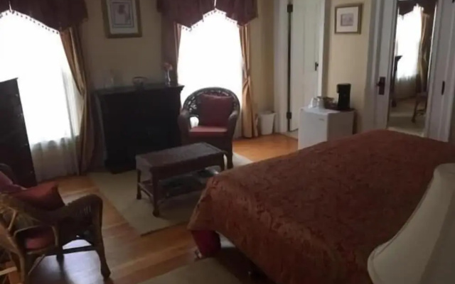 Four Creeks Bed & Breakfast