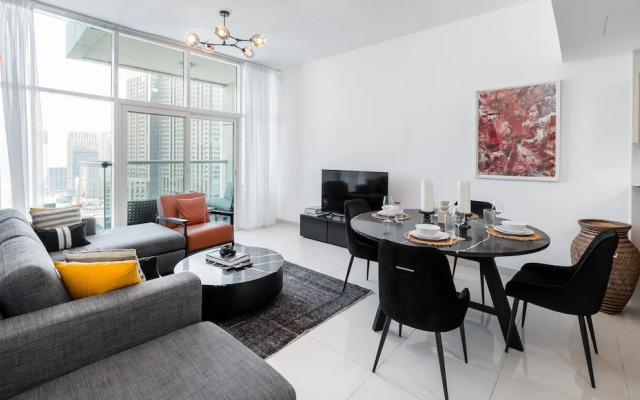 Premium 2BR Apt w Marina Views