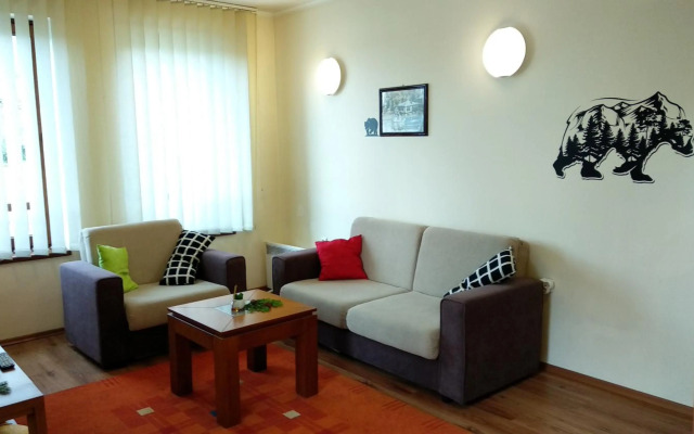 Pine Tree Apartment D34