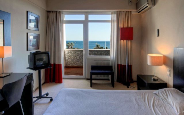 Carcavelos Beach Hotel