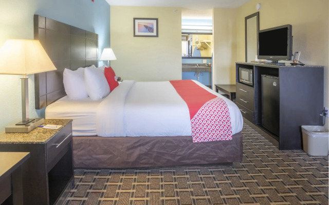 OYO Hotel Knoxville TN Cedar Bluff I-40