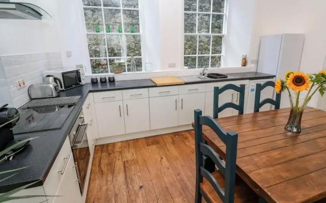 2 Regent Mews