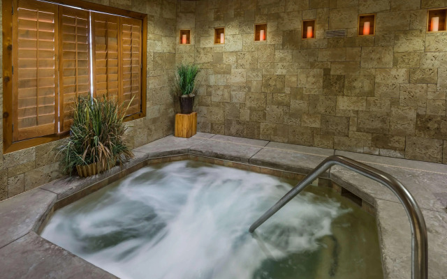 Green Mill Village Hotel & Suites, BW Signature Collection