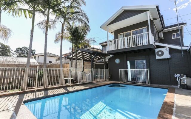 Large Family Home Summer Place With A Pool