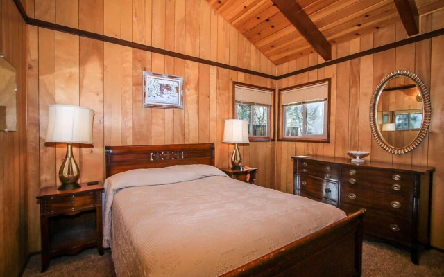 Cabin Idle Ours 933 by RedAwning