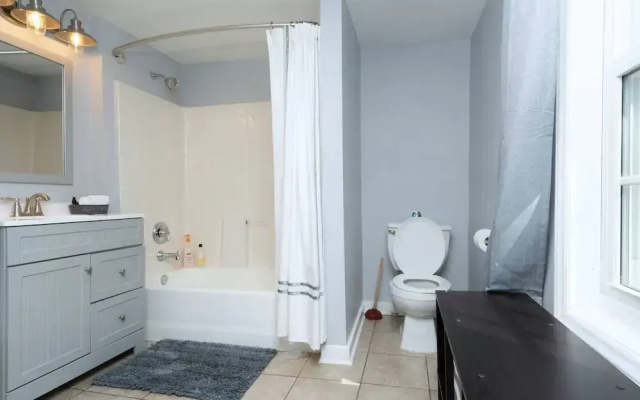 Renovated 3 Bedroom Close to Downtown