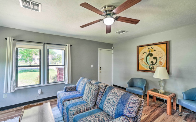 Centrally Located Lawton Home: Dogs Welcome!
