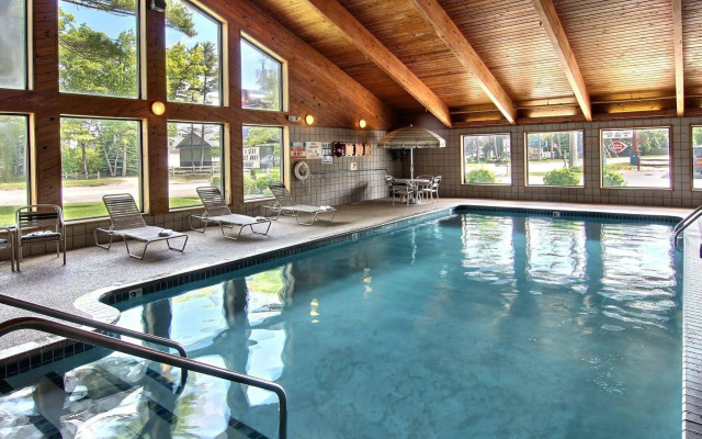 Blossom Hotel & Suites Traverse City