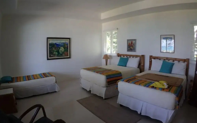 Siesta - Runaway Bay 5BR