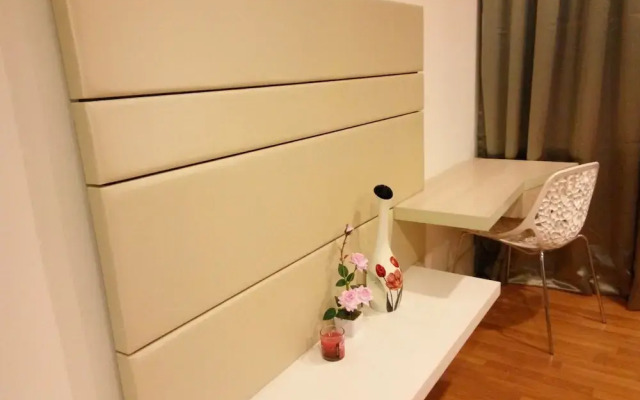 Cosy suite near Airport and LRT station