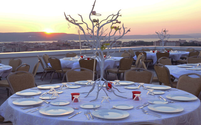 Parion Hotel