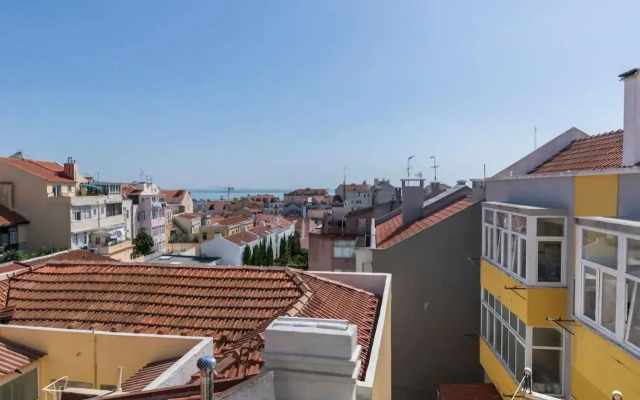 Lovelystay - Sunshine Residence in the Heart of Graça