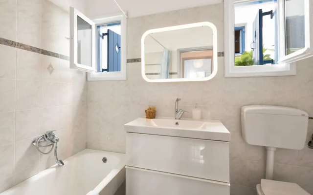 Menta II in Naousa With Free Parking Paros