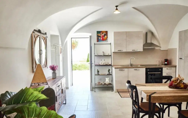 Equorum Prospectus 1 - OSTUNI CENTRO - Guest House