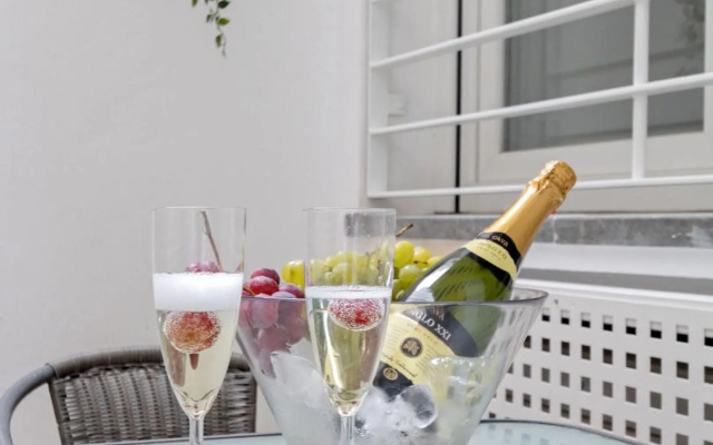 Lujan Deluxe Suites by Valcambre