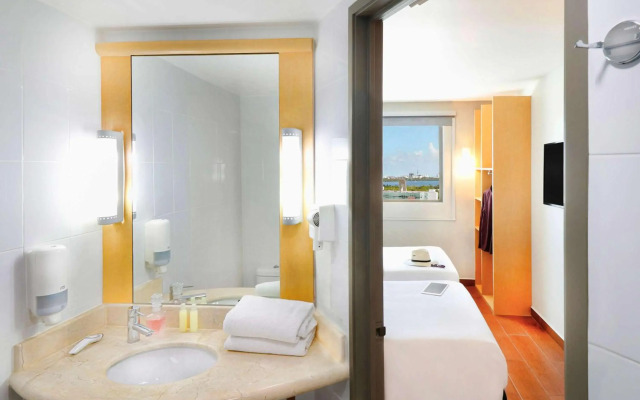 ibis Cancun Centro