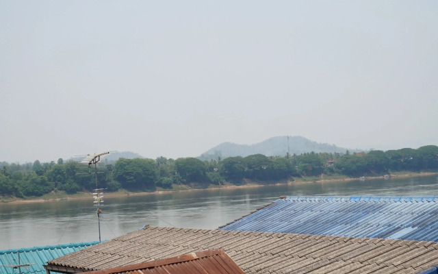Sri Chiangkhan Hotel