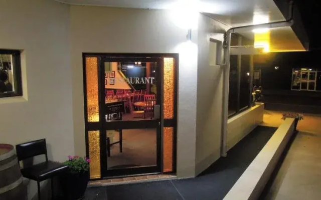 Biloela Centre Motel & Grevillea Steakhouse & Bar