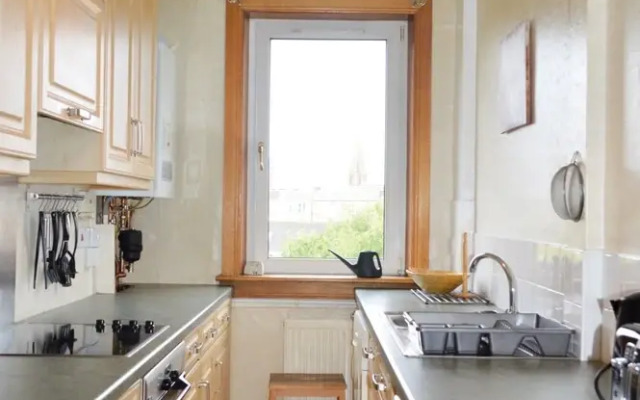 2 Bedroom Apartment Near Leith Walk
