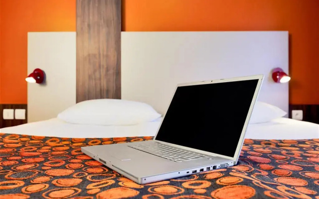 Kyriad Frejus Port - Saint Raphael