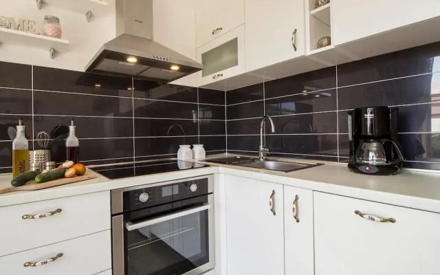 Premium Holiday Home in Kučine-Mravinci with Swimming Pool