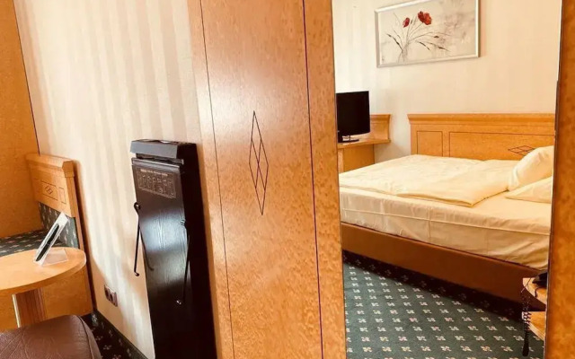 Eden Hotel
