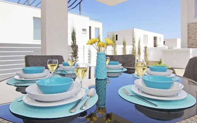 Nova Paralimni in Paralimni